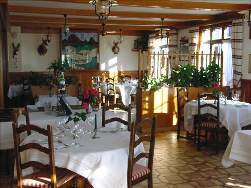 Hotel Restaurant Le Gruyerien Morlon 레스토랑 사진